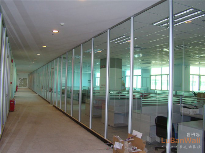 办公室装修为何要选择玻璃隔断_简格鲁班墙_高隔间(图2)